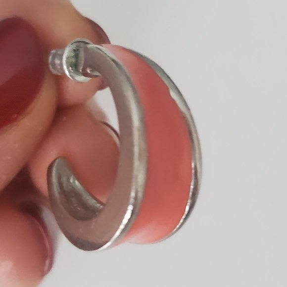 Enamel Earrings Silvertone Coral Small Open Loop Art Deco Coastal Retro Vintage - Picture 1 of 6